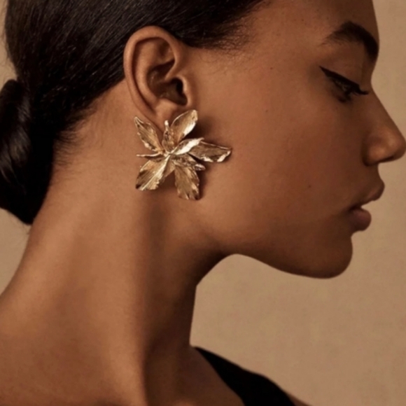 Big Gold Flower 3D Floral Bold Glam Statement Earrings XL Flowers Botanical Post - Picture 3 of 4